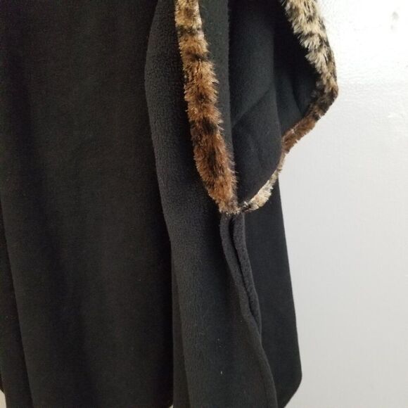 Lemoda Shawl Wrap Black Women's OS Faux Fur Animal Print Accents - Picture 6 of 8